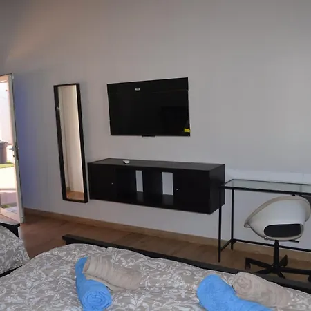 Monica By Mirador De Sotavento *